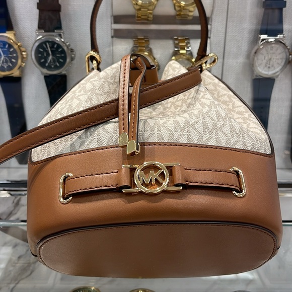 Michael Kors Reed Medium Belted Bucket Messenger Crossbody Handbag Vanilla MK - Picture 6 of 16